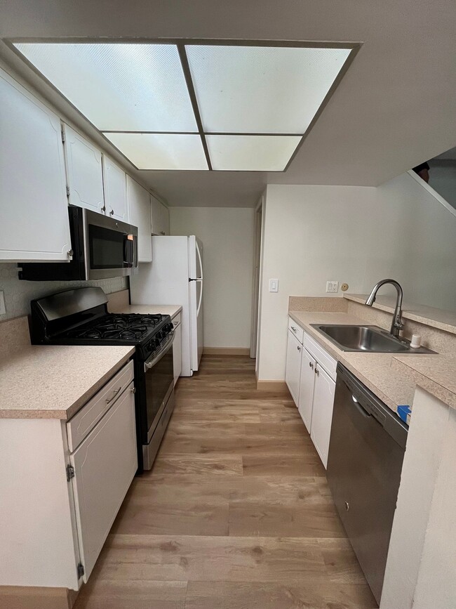 Building Photo - 820 Villa Ln