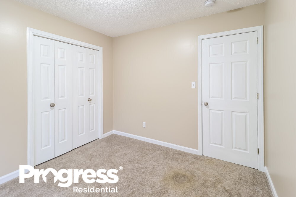 Building Photo - 2613 Laburnum Dr