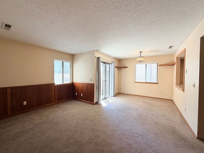 Building Photo - Charming Two-Story Petaluma Home – Private Yard & Community Amenities