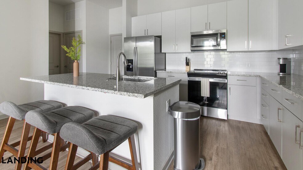 Building Photo - 7311 Baymeadows Way