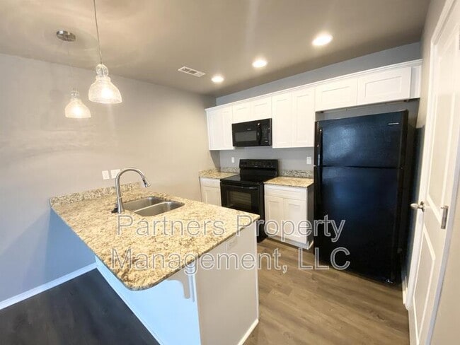 Building Photo - 201 Hindman Dr