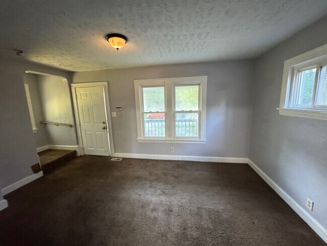 Building Photo - Charming 3-Bedroom Single Family Home Now ...