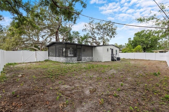 Building Photo - 715 W Bougainvillea Ave