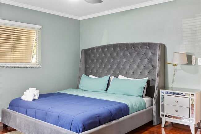 Building Photo - 418 SE 3rd Terrace