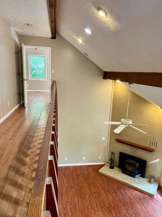 Building Photo - 418 Summit View Rd