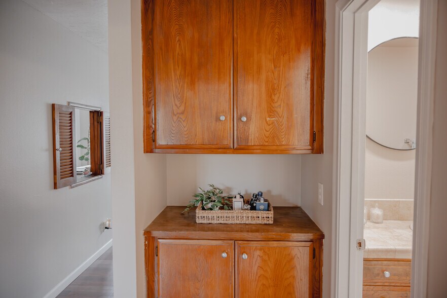 Building Photo - 340 Moss St