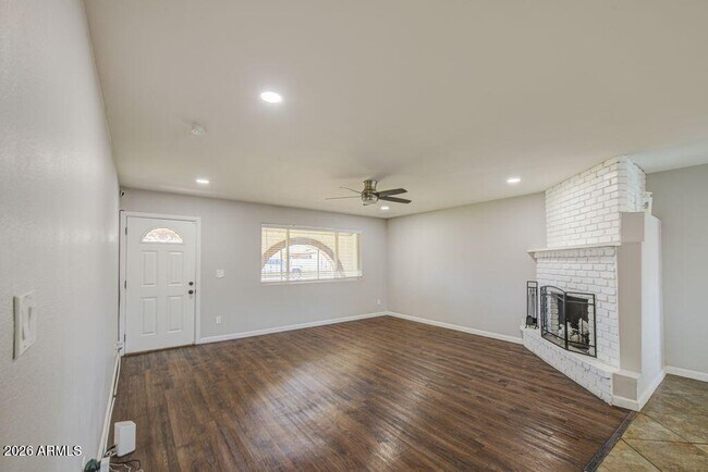 Building Photo - 5651 W Monte Vista Rd