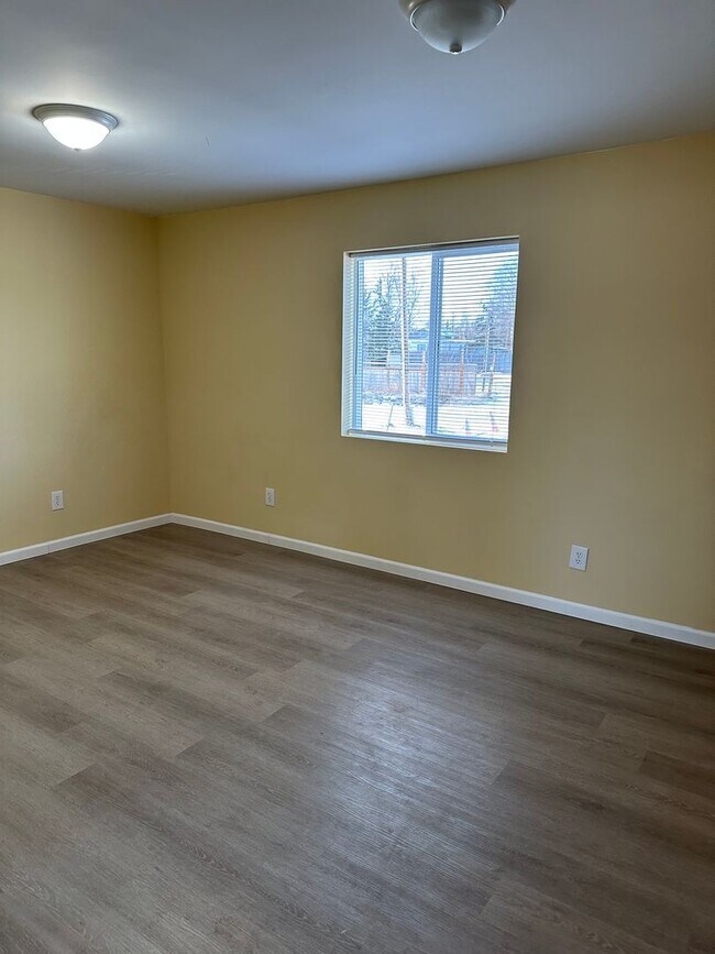 Building Photo - 1568 N Williwaw Way
