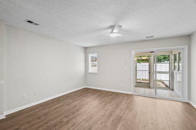 Building Photo - 3574 Evergreen Way