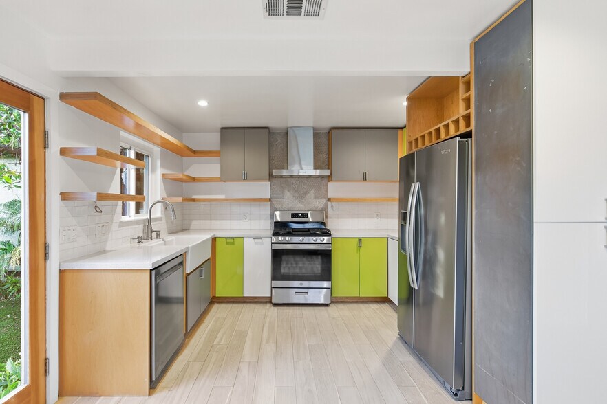 Building Photo - 3379 Stewart Ave