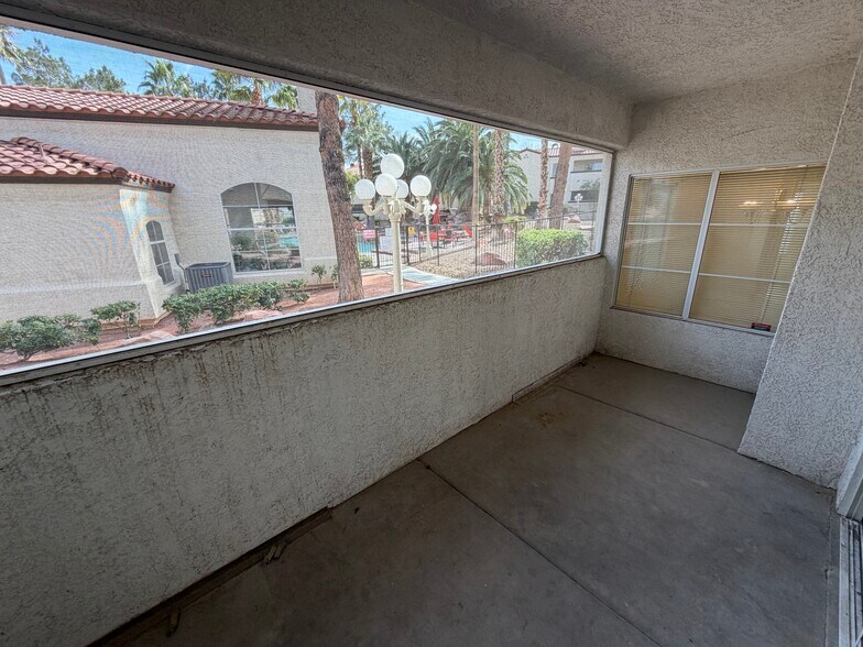 Building Photo - 2975 Bluegrass Ln