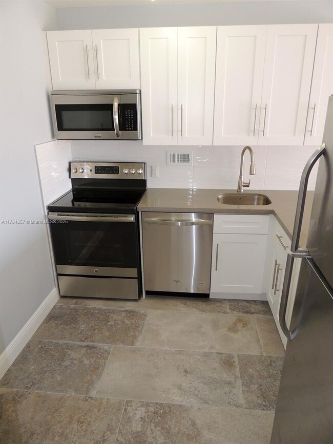 Building Photo - 1455 N Treasure Dr
