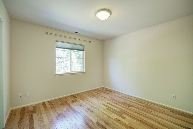 Building Photo - 3Bd/2.5Ba Redmond Home