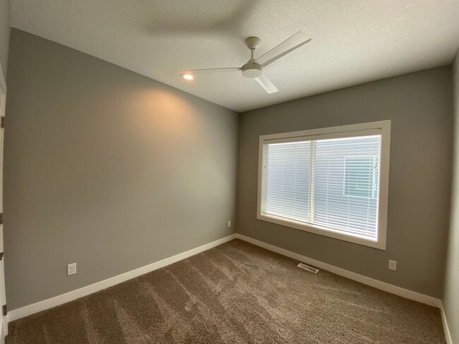 Building Photo - Beautiful single family home With 6 Car Attached Garage!