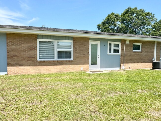 Building Photo - SUPERB Home in Sea Gate - close to Market ...