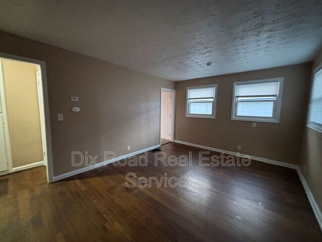 Building Photo - 636 Wampler Ave