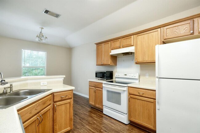 Building Photo - 3201 El Salido Pkwy