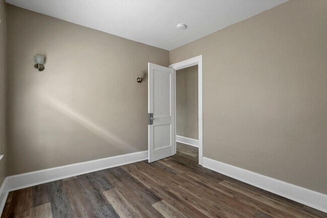 Building Photo - 618-620 Lilley Ave