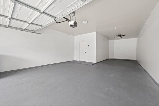 Building Photo - 8703 Silver Lure Dr