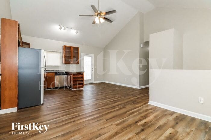 Building Photo - 1216 Woodleigh Rd SW
