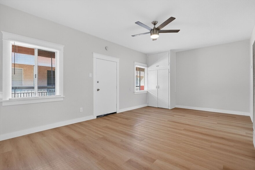 Building Photo - 915 Cherry Ave