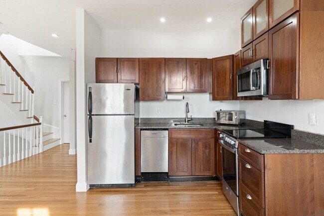 Building Photo - 64 W Cedar St