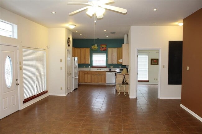 Building Photo - 109 W 38th St