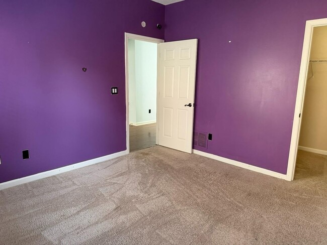 Building Photo - 10521 Red Stone Dr