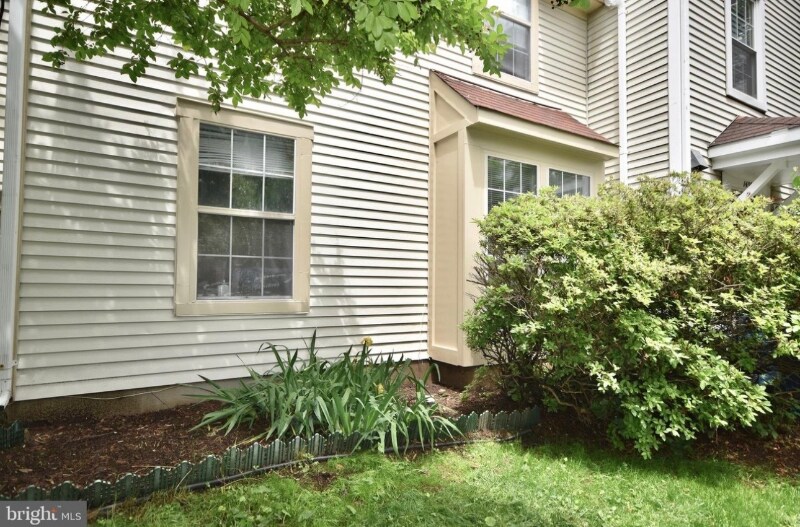 Building Photo - 14370 Gringsby Ct
