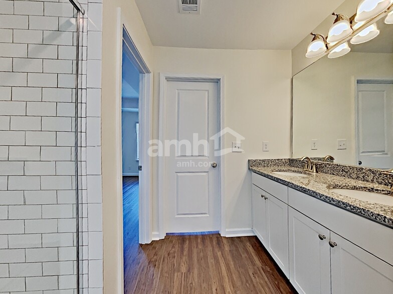 Building Photo - 529 Camp dr