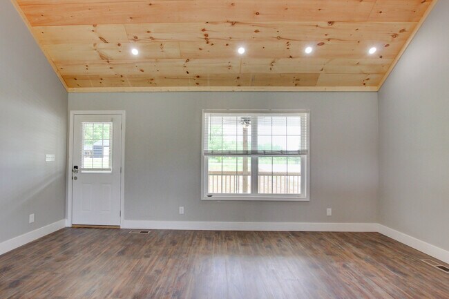 Building Photo - 5821 Highland Lick Rd