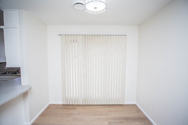 Building Photo - "Charming 3-Bed Retreat in Lubbock with Granite Accents & Spacious Living!"