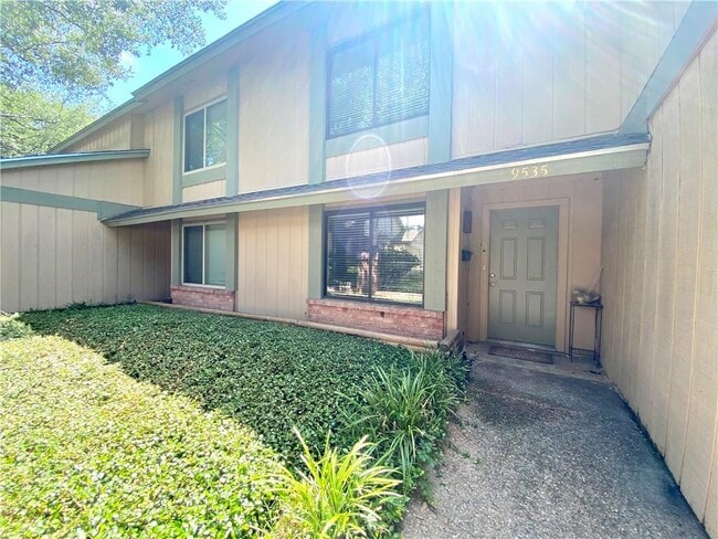 Building Photo - 9535 Quail Village Ln