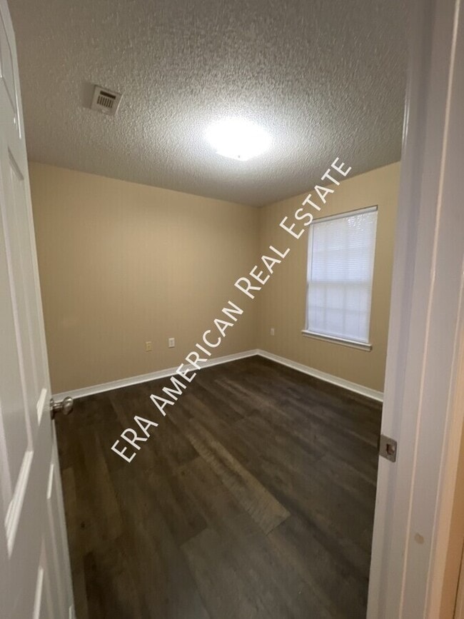 Building Photo - 2455 Starmount Dr