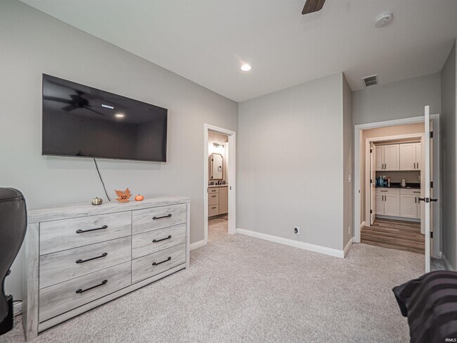 Building Photo - 3593 Sand Dr