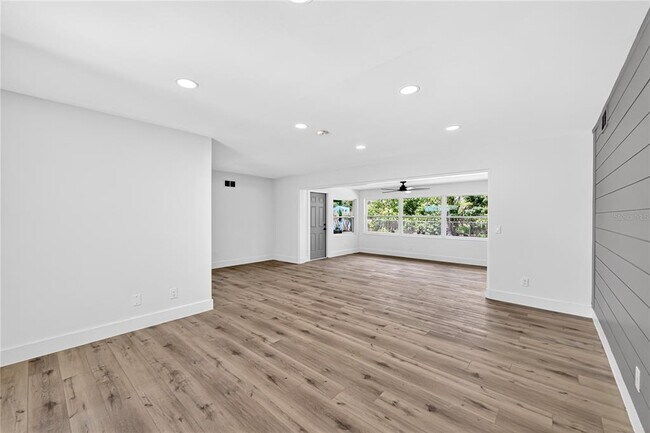 Building Photo - 2141 Indian Ave S