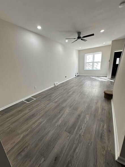 Building Photo - 2323 S Beulah St