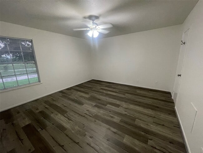 Building Photo - 5550 N Braeswood Blvd