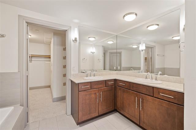 Building Photo - 1021 Pavillion St