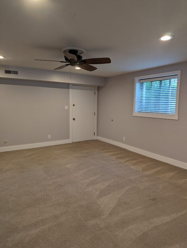 Building Photo - 11338 S 2700 W