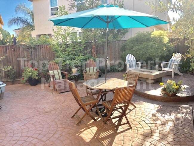 Building Photo - Very nice 4 bed, 2.5 bath, 1,885 sqft duet home in Concord available January 30th for lease!