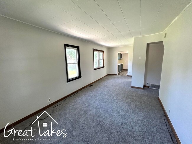 Building Photo - Cozy 2 Bedroom 1 Bathroom now available fo...