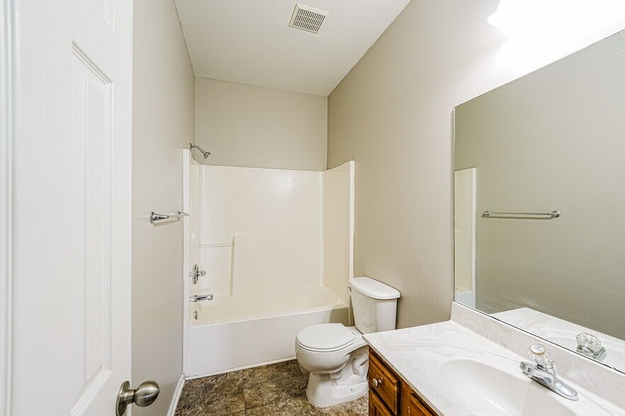 Building Photo - 310 Hidden Ridge Dr