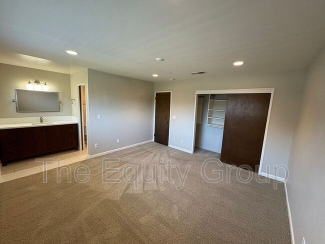 Building Photo - 294 E Julia Way