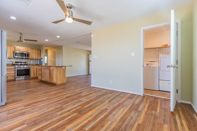 Building Photo - Charming 3 Bed 1 Bath Home