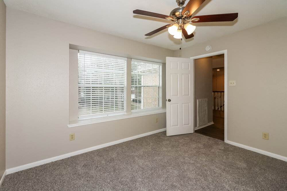 Building Photo - 15815 Spruce River Ct