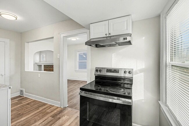 Building Photo - Beautiful 2 Bedroom 1 Bathroom Home in Kansas City!