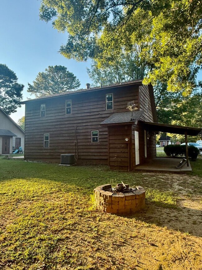 Building Photo - 92 Sycamore Cir