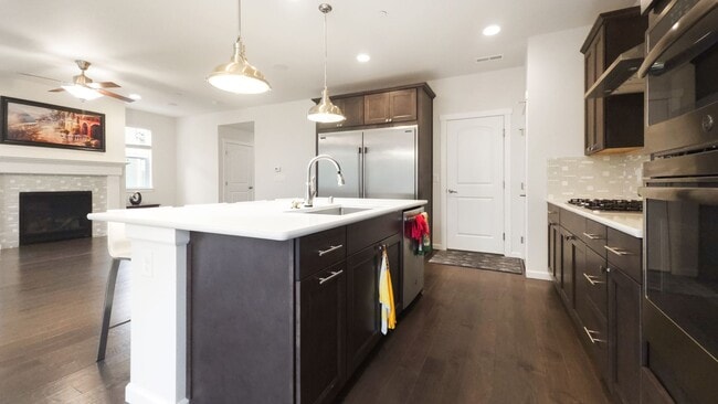 Building Photo - Beautiful, Light-Filled Home Bordering Protected Greenbelt