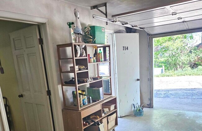 Building Photo - 714 N Bridge St